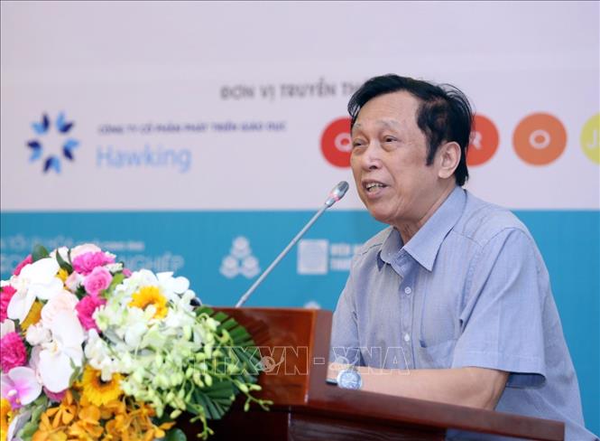 Trong ảnh: Tiến sỹ Nguyễn Văn Nam, Chủ tịch Viện nghiên cứu chiến lược Thương hiệu và Cạnh tranh trình bày tham luận tại diễn đàn. Ảnh: Trần Việt - TTXVN