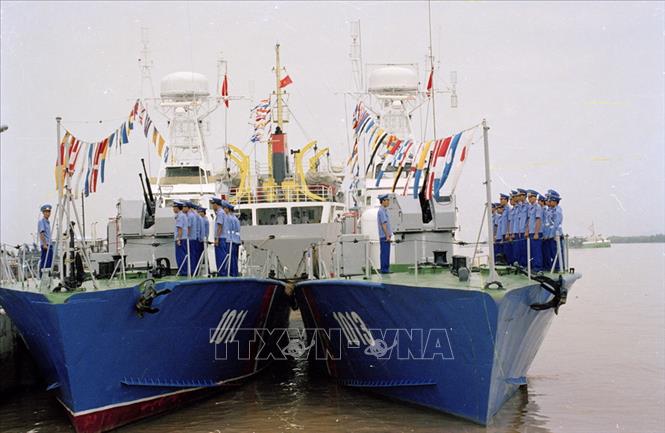Trong ảnh: Tàu 1011 và tàu 1013 của Lực lượng Cảnh sát biển Việt Nam. Ảnh: TTXVN