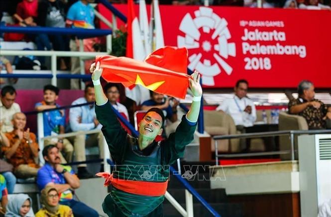Photo: Pencak Silat athlete Tran Dinh Nam rejoices after winning the fourth gold medal for Olympic Vietnam. VNA Photo: Trọng Tuệ - Phúc Hưng 