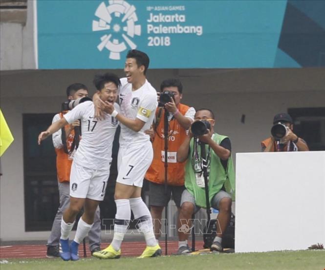Photo: Korean players celebrate their goal during the match. VNA Photo: Hoàng Linh