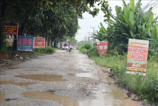 Trong ảnh: Đường Túc Duyên - Huống Thượng xuống cấp nghiêm trọng. Ảnh: Hoàng Nguyên - TTXVN
