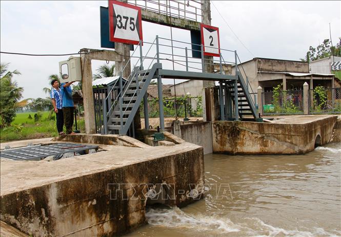 Trong ảnh: Hệ thống cống trên địa bàn tỉnh góp phần đảm bảo cho sản xuất nông nghiệp bền vững. Ảnh: Hồng Thái - TTXVN