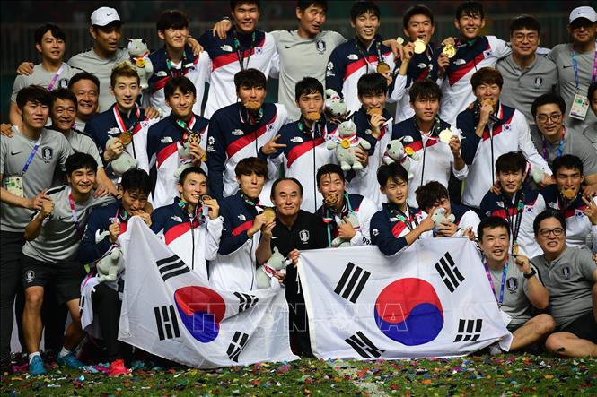Trong ảnh: Giây phút đăng quang giành Huy chương Vàng môn bóng đá nam của các cầu thủ Olympic Hàn Quốc tại ASIAD 2018 ở Bogor, Indonesia, ngày 1/9. Ảnh: AFP/ TTXVN