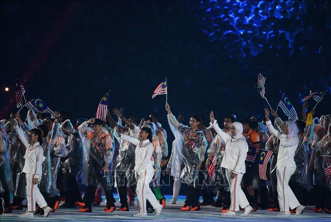 Trong ảnh: Đoàn vận động viên Malaysia tiến vào sân vận động Gelora Bung Karno ở thủ đô Jakarta, Indonesia trong lễ bế mạc ASIAD 2018 tối 2/9. Ảnh: THX/TTXVN