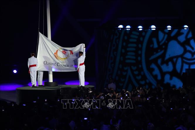 Trong ảnh: Lễ hạ cờ Olympic châu Á tại lễ bế mạc Đại hội thể thao châu Á (ASIAD) 2018 trên sân vận động Gelora Bung Karno ở thủ đô Jakarta, Indonesia tối 2/9. Ảnh: THX/TTXVN