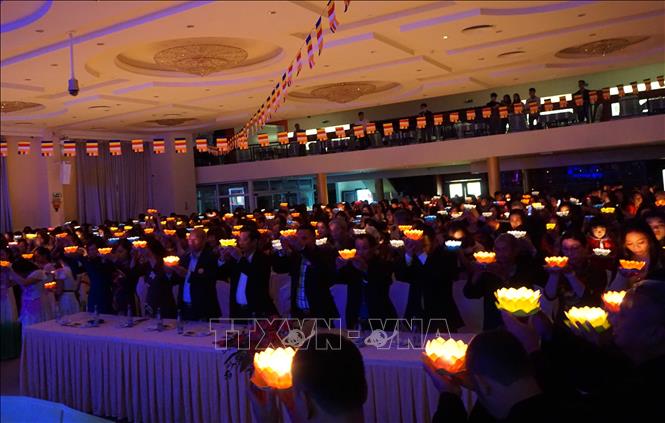 Trong ảnh:Lễ thắp nến tri ân. Ảnh: Hồng Kỳ - PV TTXVN tại CH Séc