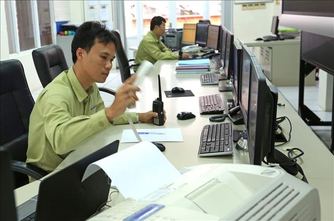 Trong ảnh: Vận hành sản xuất điện tại nhà máy thủy điện Buôn Tua Srah (Công ty thủy điện Buôn Kuốp). Ảnh: Ngọc Hà - TTXVN