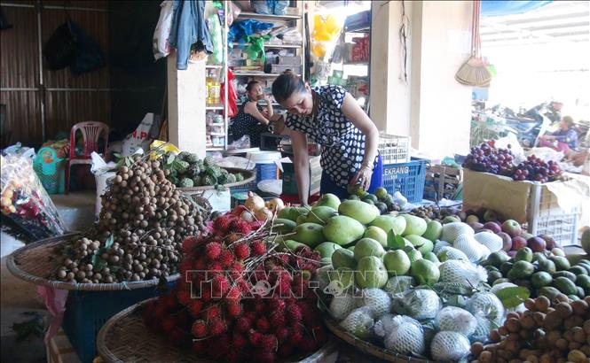 Trong ảnh: Các tiểu thương thực hiện nghiêm túc việc không buôn bán thực phẩm bẩn. Ảnh: Thanh Thủy-TTXVN