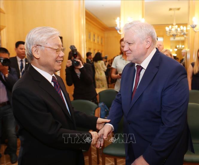 General Secretary of the Communist Party of Vietnam Central Committee Nguyen Phu Trong (L) receives Chairman of A Just Russia  party Sergey Mironov (R). VNA Photo: Trí Dũng