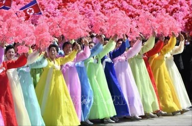 Trong ảnh: Quân dân Triều Tiên tham gia lễ diễu binh diễu hành mừng kỷ niệm 70 năm Quốc khánh tại thủ đô Bình Nhưỡng ngày 9/9. Ảnh: Kyodo/ TTXVN