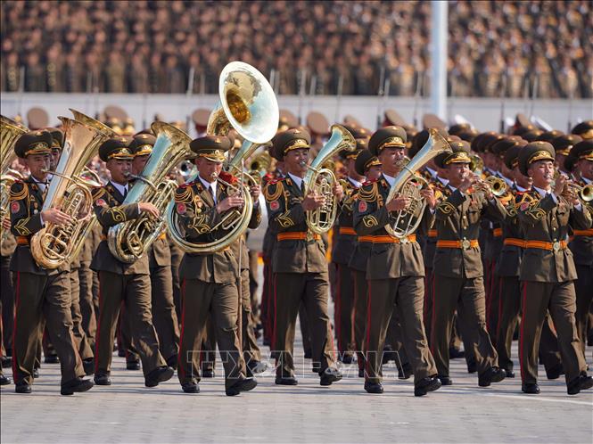 Trong ảnh: Đội quân nhạc Triều Tiên tham gia diễu binh diễu hành mừng kỷ niệm 70 năm Quốc khánh tại thủ đô Bình Nhưỡng ngày 9/9. Ảnh: THX/ TTXVN