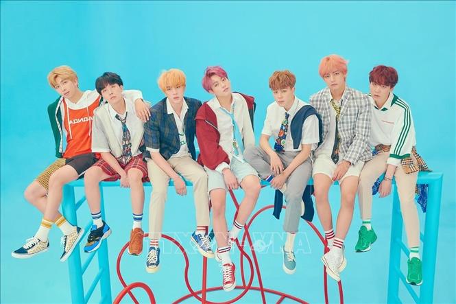 Trong ảnh: Các thành viên nhóm nhạc BTS của Hàn Quốc, ngày 3/9. Ảnh: Yonhap/ TTXVN