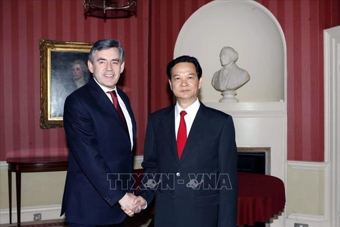 Trong ảnh: Thủ tướng Nguyễn Tấn Dũng gặp và hội đàm với Thủ tướng Anh Gordon Brown, ngày 5/3/2008, trong chuyến thăm chính thức Liên hiệp Vương quốc Anh và Bắc Ireland. Ảnh: Đức Tám - TTXVN