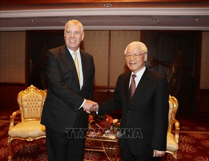 Photo: Party General Secretary Nguyen Phu Trong (R) shakes hands with Prince Andrew, Duke of York (L). VNA Photo: Trí Dũng