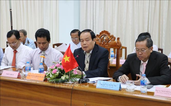 Trong ảnh: Chủ tịch UBND tỉnh An Giang (Việt Nam) Vương Bình Thạnh (thứ 2 phải qua) phát biểu tại hội nghị. Ảnh: Vương Thoại Trung - TTXVN