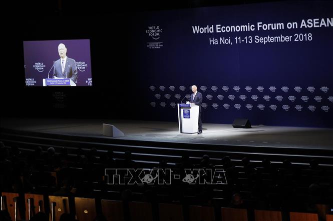 Trong ảnh: Giáo sư Klaus Schwab, Người sáng lập, Chủ tịch Điều hành WEF phát biểu tại phiên khai mạc. Ảnh: Lâm Khánh – TTXVN