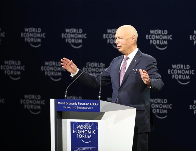 Photo: Founder and Executive Chairman of the World Economic Forum (WEF), Klaus Schwab, speaks at the plenary session. VNA Photo