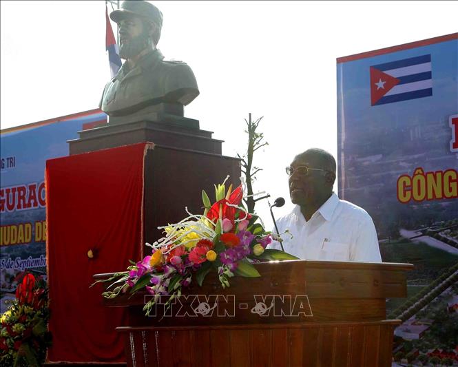 Trong ảnh: Đồng chí Salvador Valdés Mesa, Ủy viên Bộ Chính trị, Phó Chủ tịch thứ nhất Hội đồng Nhà nước và Hội đồng Bộ trưởng Cuba phát biểu tại lễ khánh thành Công viên Fidel Castro. Ảnh: Thanh Tùng - TTXVN