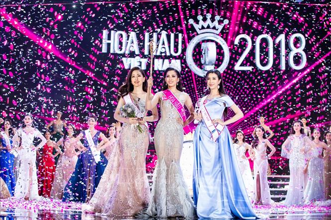 Trong ảnh: Người đẹp Trần Tiểu Vy đăng quang Hoa hậu Việt Nam 2018. Ảnh: TTXVN phát