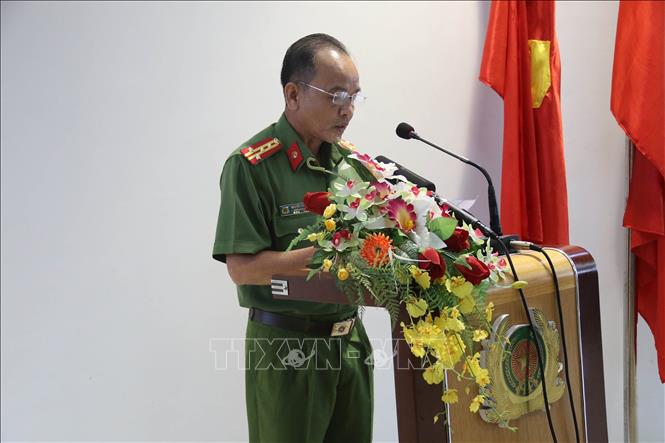 Trong ảnh: Đại tá Nguyễn Văn Tảo thông tin về vụ án. Ảnh: Minh Trí - TTXVN