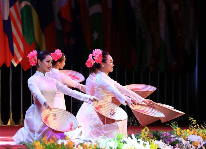 Photo: An art performance at the ASOSAI 14's opening ceremony. VNA Photo.