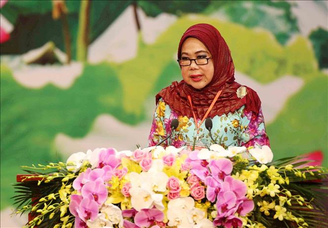 Photo: Malaysia's Auditor General Madinah Binti Mohamad, ASOSAI Chairwoman during the 2015-2018 term, delivers the opening speech. VNA Photo 