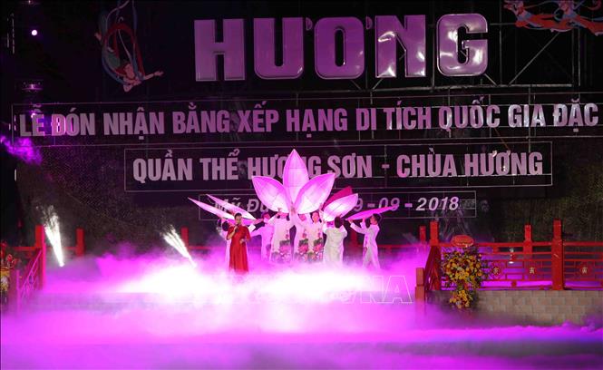 Trong ảnh: Tiết mục văn nghệ chào mừng. Ảnh: Thành Đạt – TTXVN
