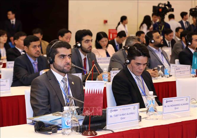 Photo: The delegation of the State Audit Bureau of Qatar at the symposium. VNA Photo