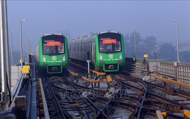 Photo: Two trains during the trial operation. VNA Photo: Huy Hùng