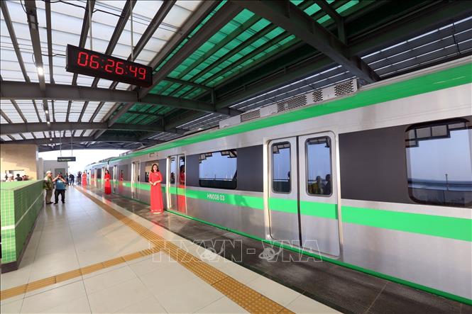 Photo: A train at Yen Nghia station during the trial operation. VNA Photo: Huy Hùng