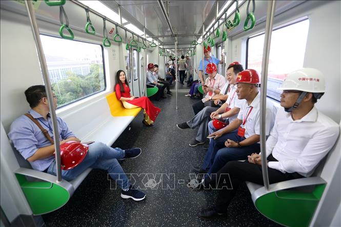 Photo: Inside a train during the trial operation. VNA Photo: Huy Hùng