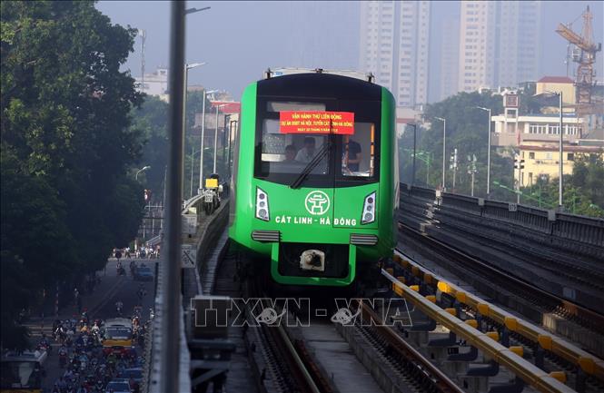 Photo: A train during the trial operation. VNA Photo: Huy Hùng