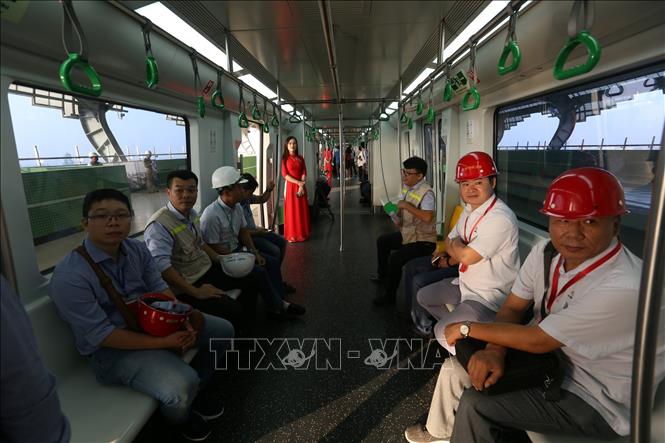Photo: Inside a train during the trial operation. VNA Photo: Huy Hùng