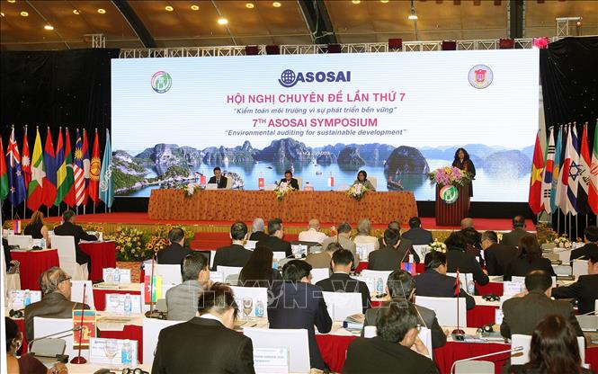 Photo: A view of the discussion session, second plenary session of the 7th symposium. VNA Photo
