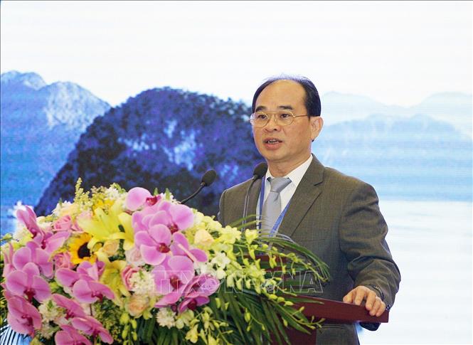 Photo: Vietnamese Deputy Auditor General Nguyen Quang Thanh delivers a report at the 7th symposium. VNA Photo