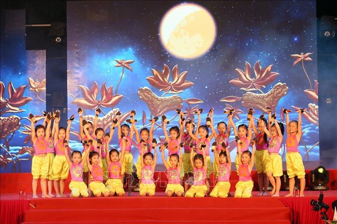 Photo: An art performance at the ceremony. VNA Photo: Anh Tuấn
