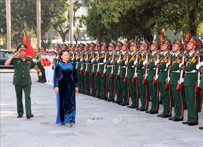 Trong ảnh: Chủ tịch Quốc hội Nguyễn Thị Kim Ngân duyệt đội danh dự tại Lễ đón. Ảnh: Trọng Đức - TTXVN