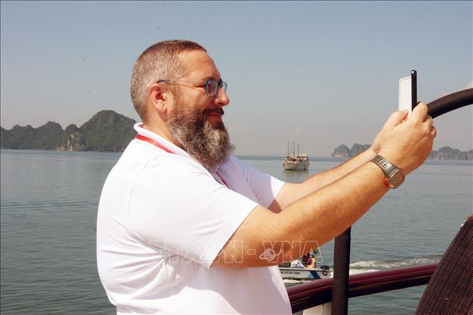Photo: An ASOSAI delegate on a sightseeing tour of Ha Long Bay. VNA Photo