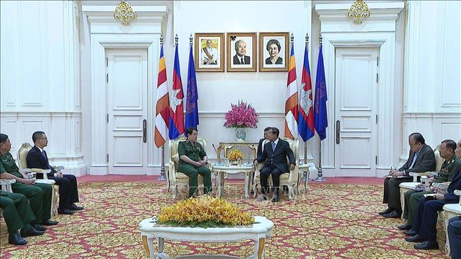 Trong ảnh: Thủ tướng Hun Sen tiếp Thượng tướng Lương Cường. Ảnh:  Phóng viên TTXVN tại Campuchia