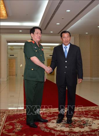 Trong ảnh: Thủ tướng Hun Sen tiếp Thượng tướng Lương Cường. Ảnh:  Phóng viên TTXVN tại Campuchia