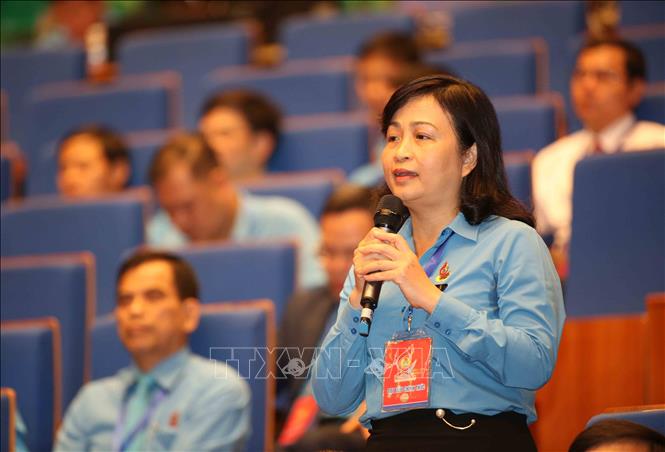 Trong ảnh: Bà Nguyễn Khoa Hoài Hương, Chủ tịch Liên đoàn Lao động tỉnh Thừa Thiên-Huế phát biểu thảo luận. Ảnh: TTXVN