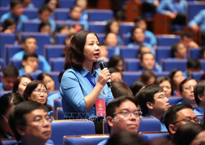 Trong ảnh: Bà Trần Quý Dân, Chủ tịch Công đoàn Tổng Công ty May 10 (Công đoàn Dệt May Việt Nam) phát biểu thao luận. Ảnh: TTXVN