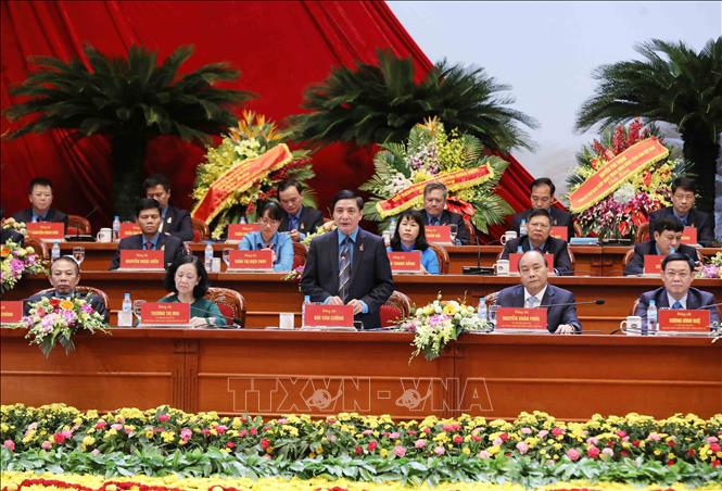 Trong ảnh: Chủ tịch Tổng Liên đoàn Lao động Việt Nam Bùi Văn Cường cùng Đoàn Chủ tịch điều hành thảo luận. Ảnh: TTXVN