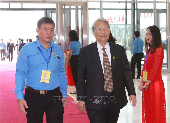 Trong ảnh: Nguyên Chủ tịch nước Trần Đức Lương đến dự Đại hội. Ảnh: TTXVN