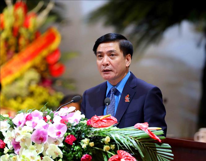 Trong ảnh: Chủ tịch Tổng Liên đoàn Lao động Việt Nam Bùi Văn Cường trình bày Báo cáo của Ban Chấp hành Tổng Liên đoàn Lao động Việt Nam khóa XI. Ảnh: TTXVN