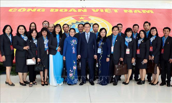 Trong ảnh: Đồng chí Vương Đình Huệ, Ủy viên Bộ Chính trị, Phó Thủ tướng Chính phủ chụp ảnh chung với các đại biểu. Ảnh: TTXVN