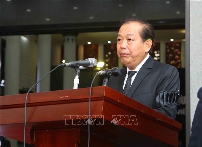 Trong ảnh: Đồng chí Trương Hoà Bình, Ủy viên Bộ Chính trị, Phó Thủ tướng thường trực Chính phủ đọc Tiểu sử Chủ tịch nước Trần Đại Quang và danh sách Ban Lễ tang. Ảnh: TTXVN