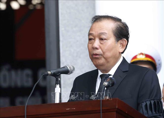 Trong ảnh: Đồng chí Trương Hoà Bình, Ủy viên Bộ Chính trị, Phó Thủ tướng thường trực Chính phủ đọc Tiểu sử Chủ tịch nước Trần Đại Quang và danh sách Ban Lễ tang. Ảnh: TTXVN