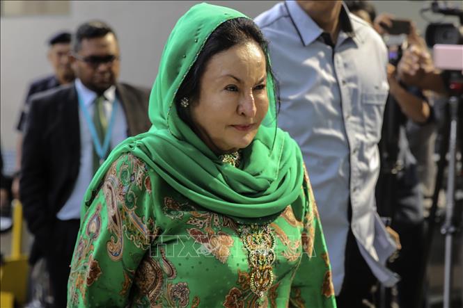 Trong ảnh: Bà Rosmah Mansor tới văn phòng Ủy ban Chống tham nhũng của Malaysia ở Putrajaya để trả lời thẩm vấn ngày 26/9/2018. Ảnh: AFP/TTXVN
