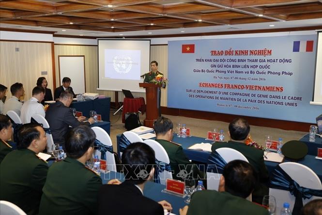 Trong ảnh: Quang cảnh buổi trao đổi kinh nghiệm triển khai Đội Công binh tham gia hoạt động Gìn giữ hòa bình Liên hợp quốc giữa Việt Nam và Pháp, sáng 7/12/2016, tại Hà Nội. Ảnh: An Đăng - TTXVN
